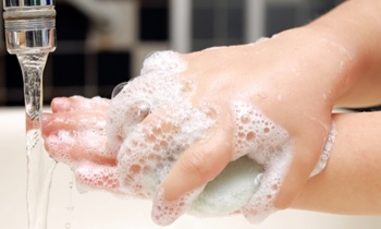 Medium_pessoa-lavando-as-mos-40767