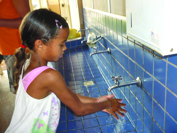 Medium_lavar_as_maos