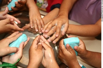 Medium_minha_equipe_lavando_as_m_o