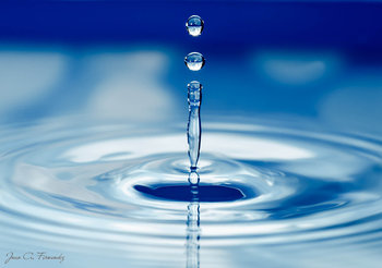 Medium_gota_de_agua_5_retocada_con_firma_by_gorrister76-d50yebx