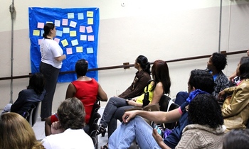 Medium_por_dentro_oficina_americana_ilustrativa